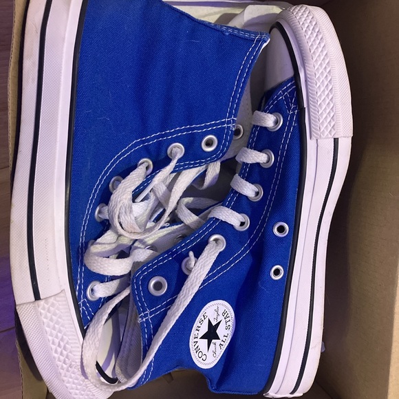 COPY - Bright blue converse!! BRAND NEW!!!! - Picture 1 of 2